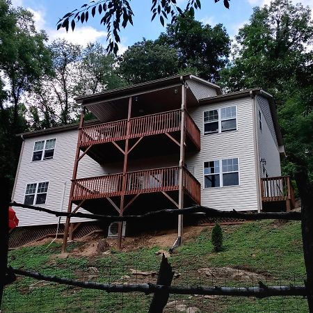 Tranquil Creekside Mountain View Getaway Apartment Clyde Bagian luar foto
